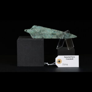 Early Bronze Age dagger with short tang