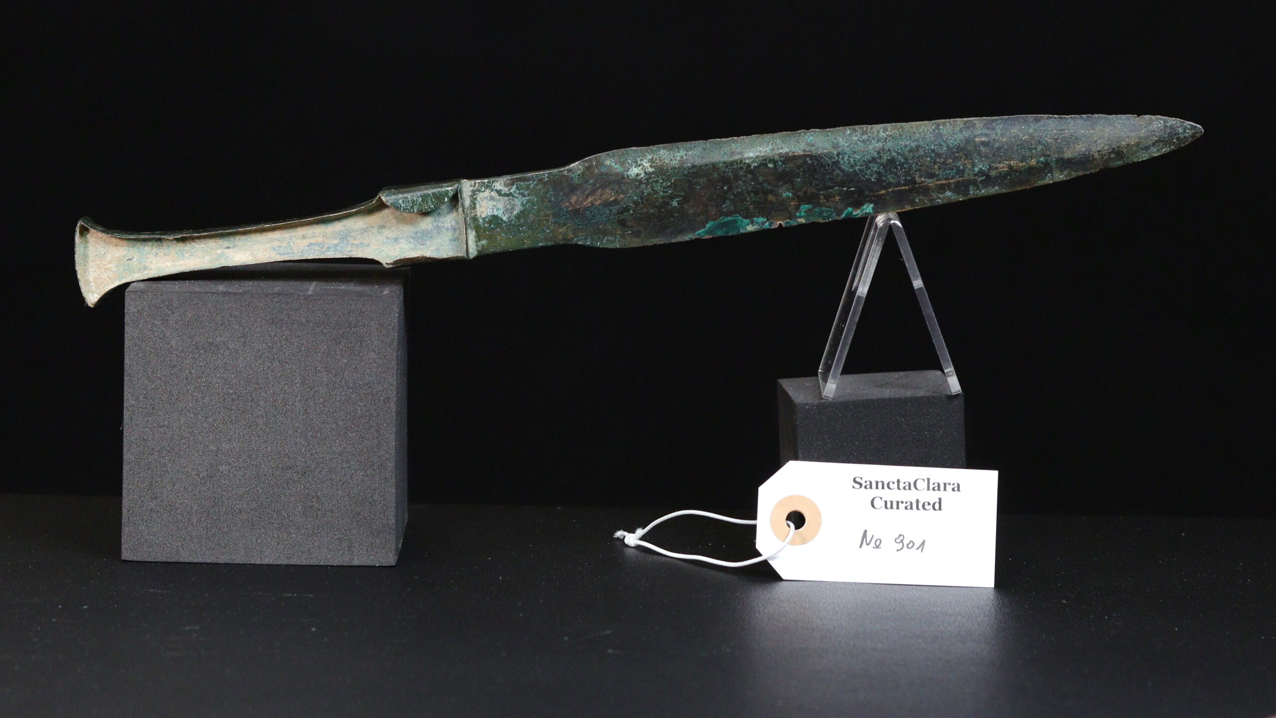 Bronze sword with elaborate flanged hilt